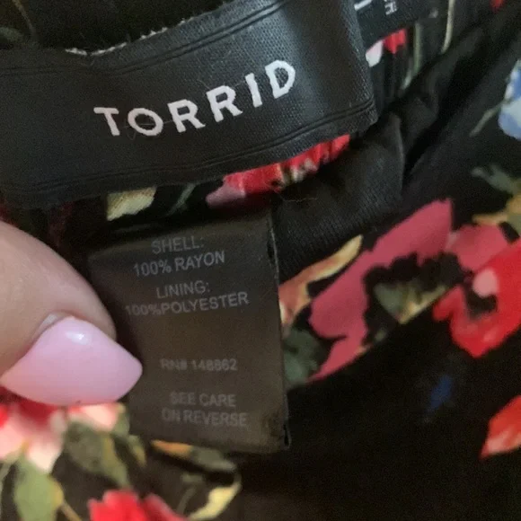 Torrid black floral shorts - Picture 3 of 5